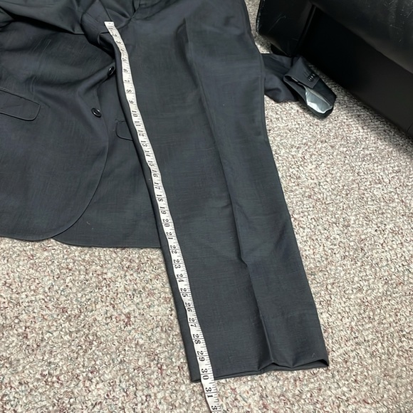 New Geoffrey Beene suit - Picture 11 of 12